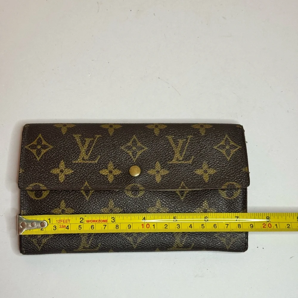 Louis Vuitton Monogram Sarah Wallet